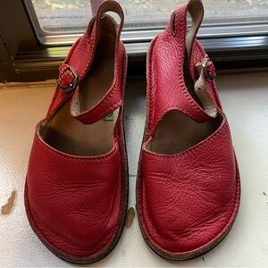 SoftStar barefoot Mary Jane's